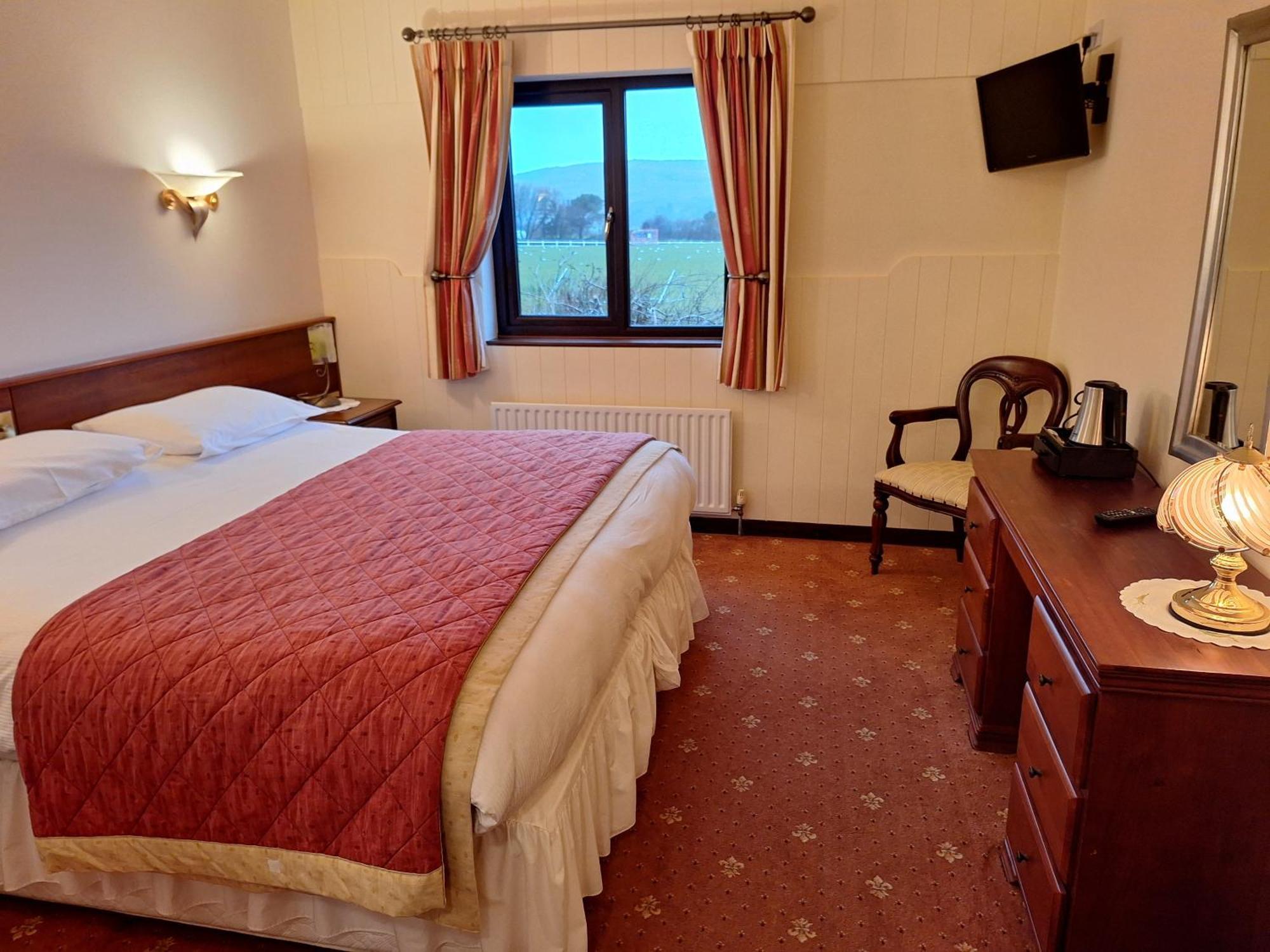 Corthna Lodge Schull Extérieur photo