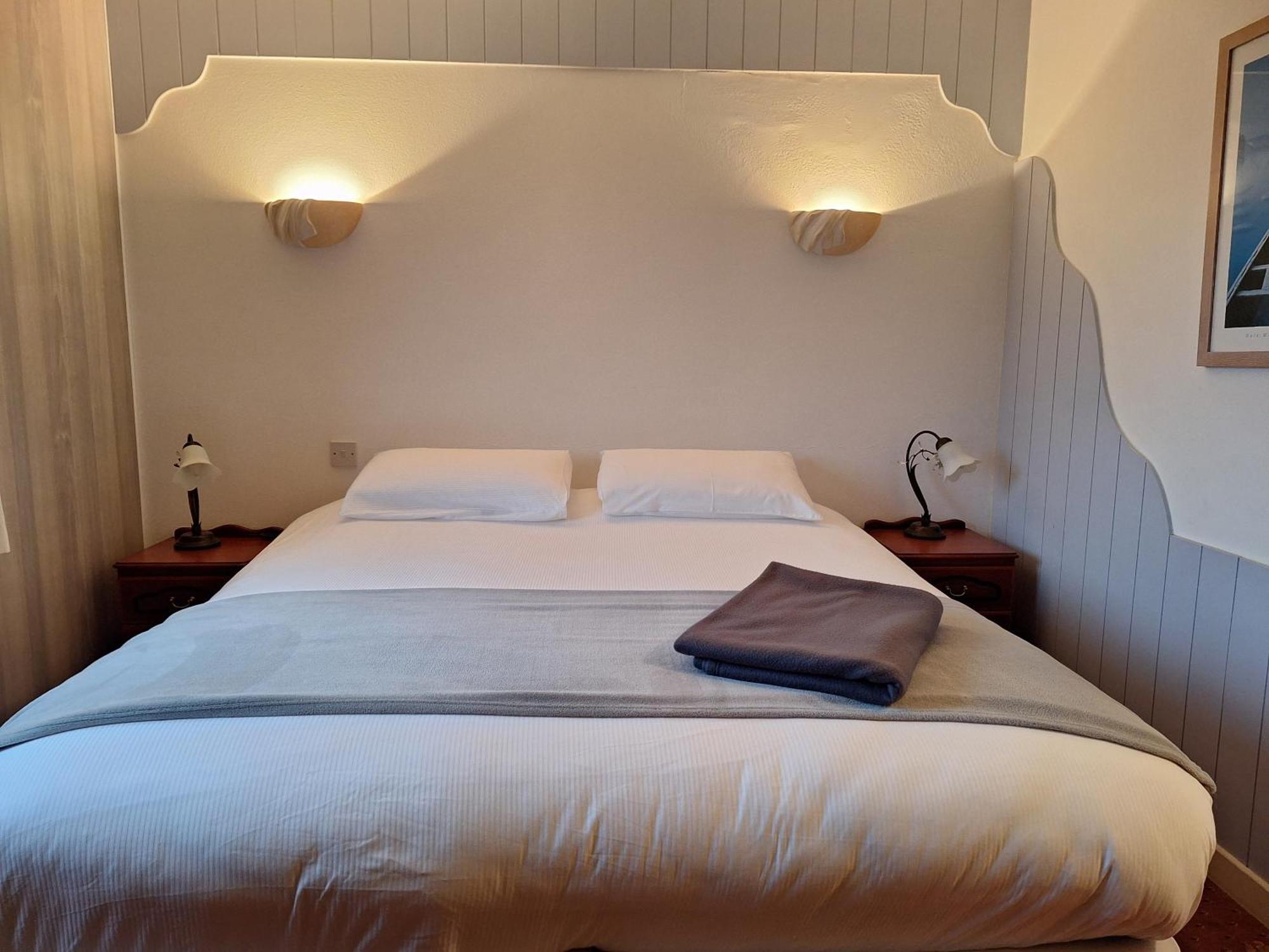 Corthna Lodge Schull Extérieur photo